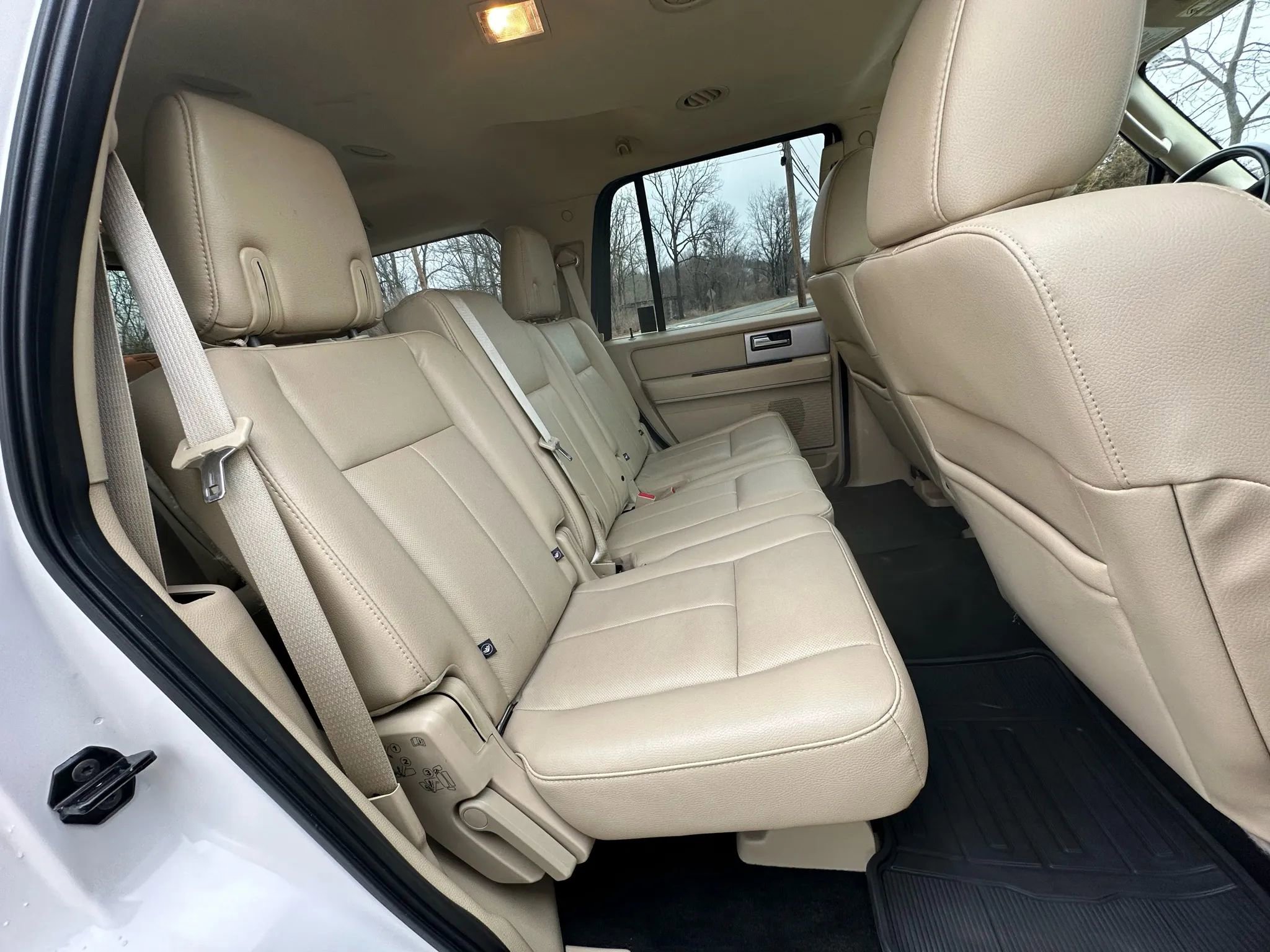Used 2016 Ford Expedition Limited w/ Equipment Group 301A AWD/4WD image 18
