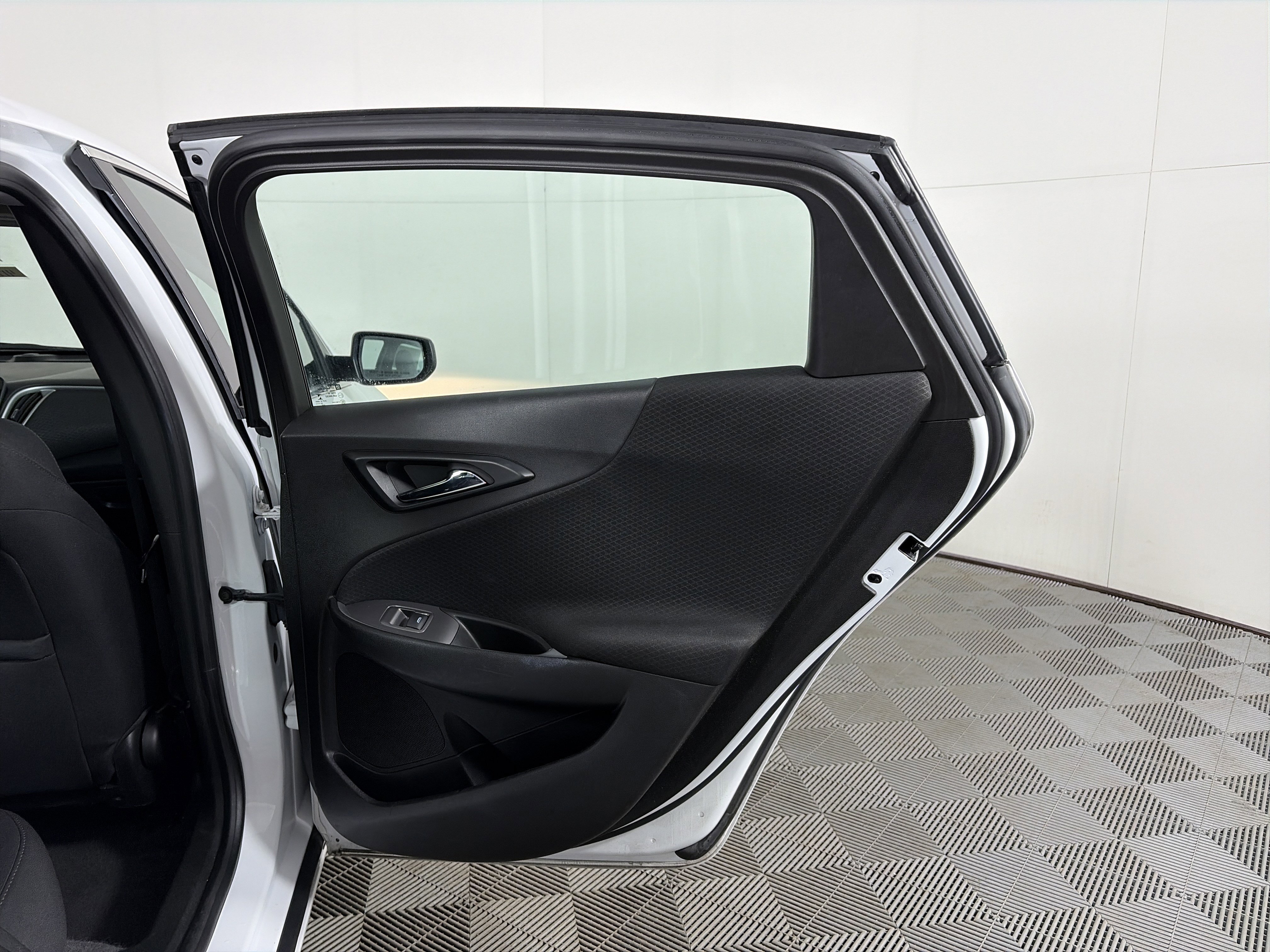 Used 2024 Chevrolet Malibu LT image 37