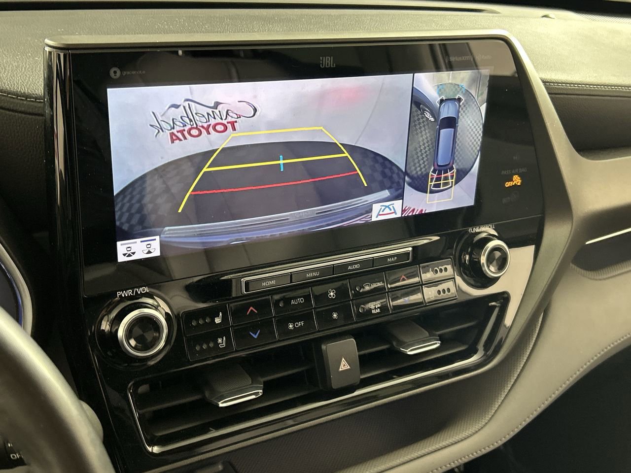 Used 2021 Toyota Highlander Limited image 18