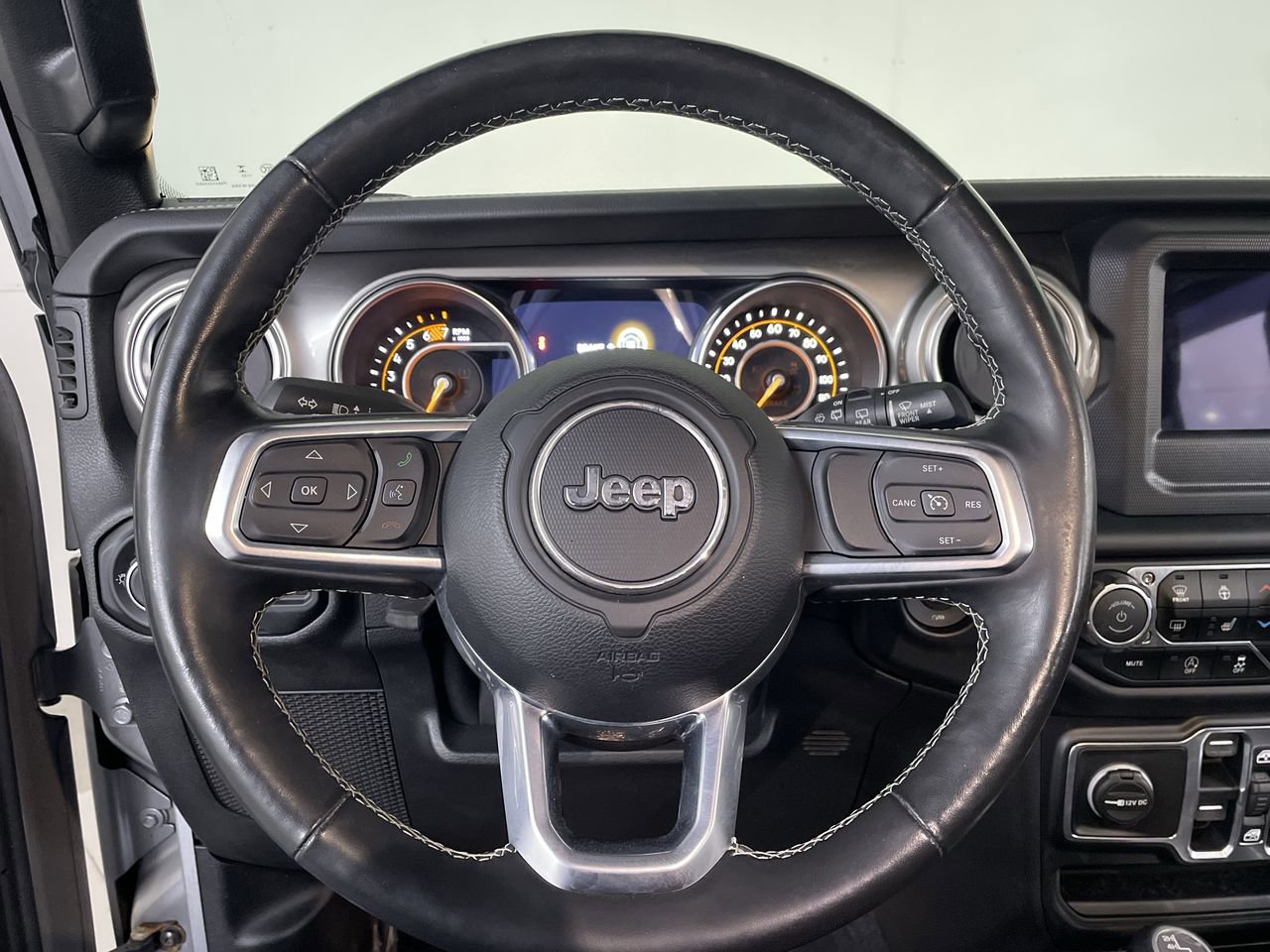 Used 2020 Jeep Wrangler Unlimited Sahara w/ Cold Weather Group AWD/4WD image 13