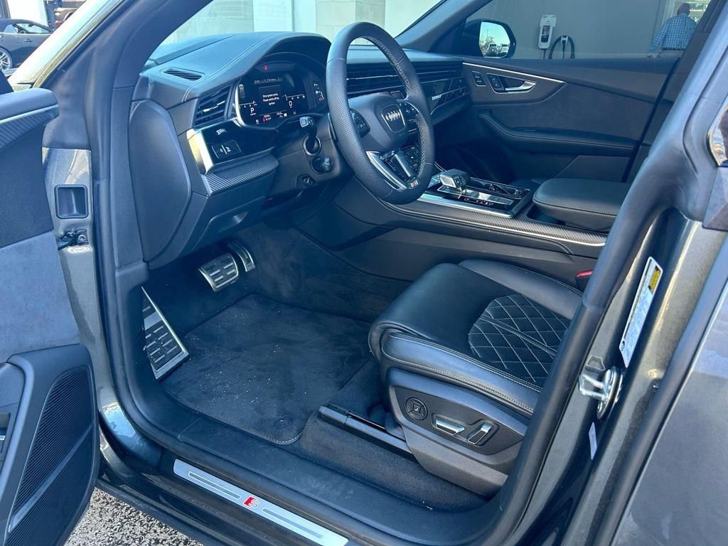 Used 2025 Audi SQ8 Prestige image 11