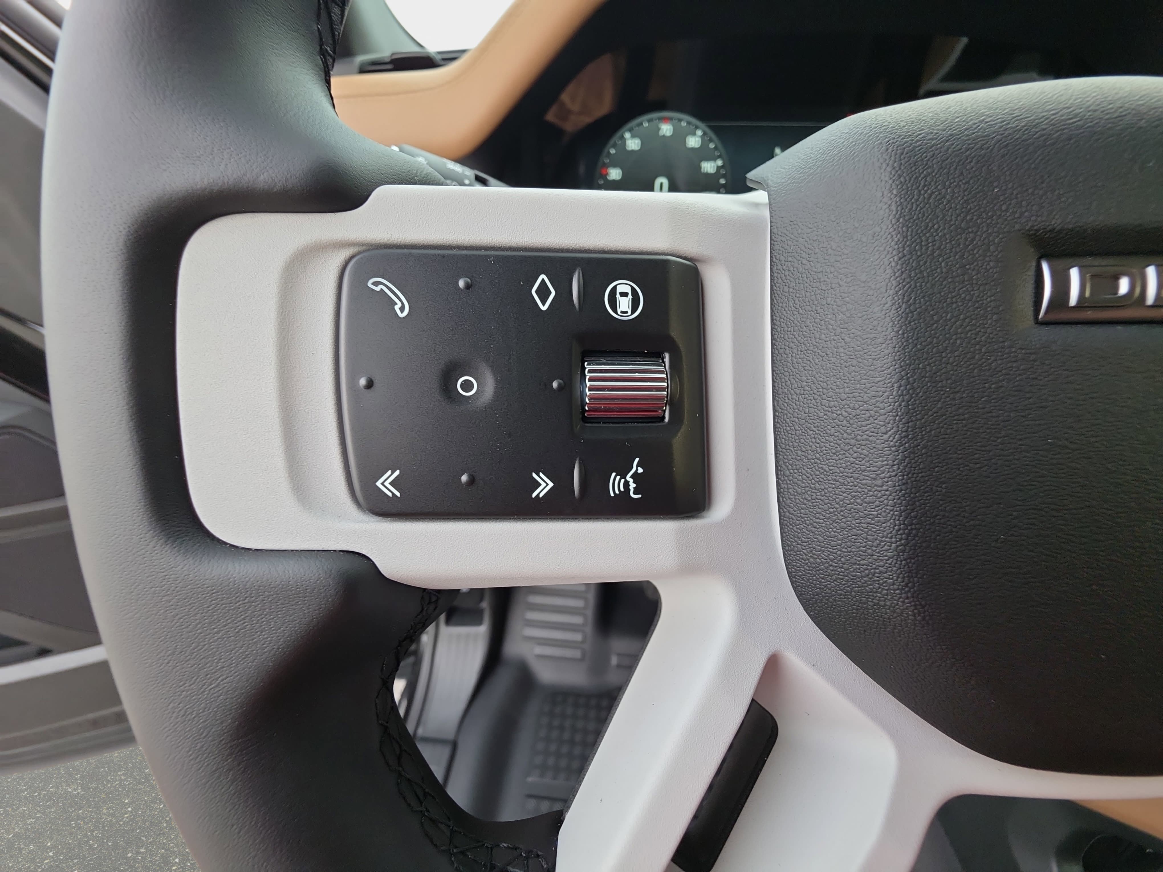 New 2026 Land Rover Defender 110 X-Dynamic SE AWD/4WD image 16