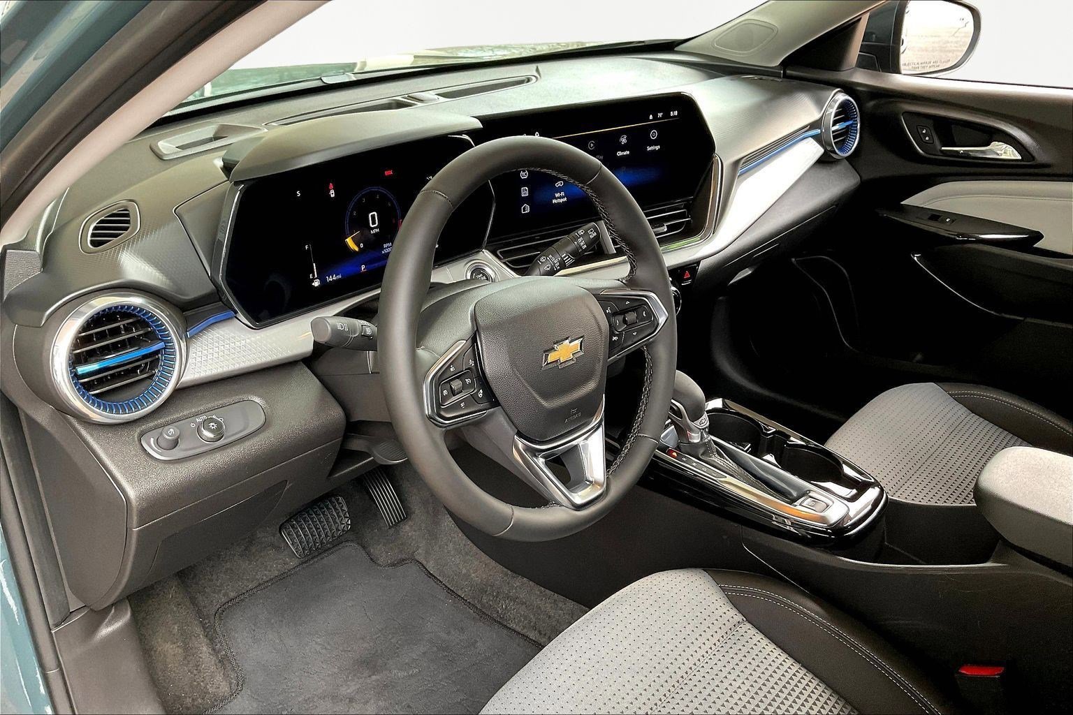 Used 2025 Chevrolet Trax LT w/ Driver Confidence Package FWD image 16