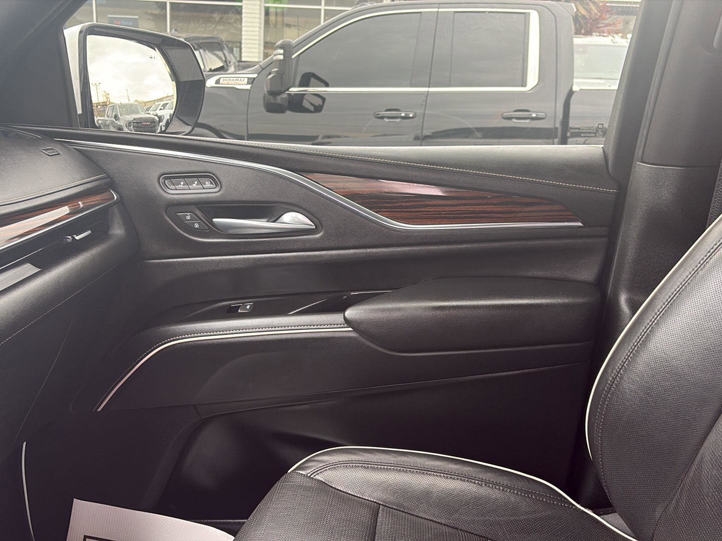 Used 2023 Cadillac Escalade Premium Luxury w/ Performance Package AWD/4WD image 29