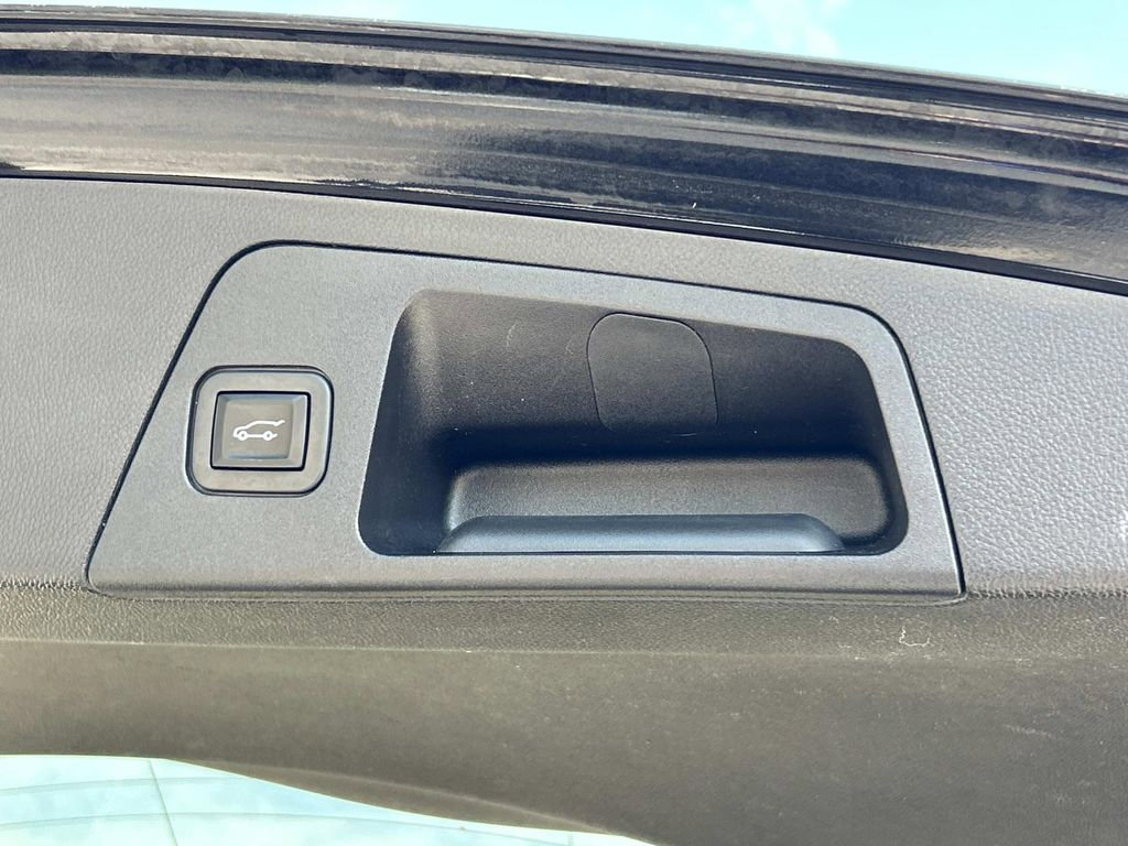 Used 2017 Buick Envision Essence w/ LPO, Hit The Road Package FWD image 7