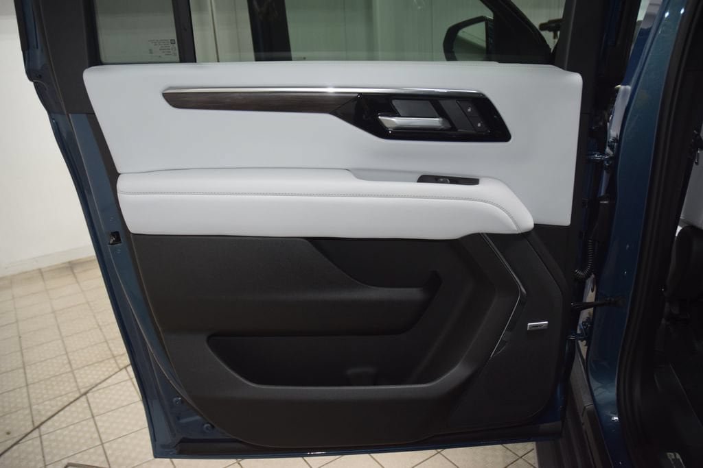 New 2026 Chevrolet Suburban Premier AWD/4WD image 47