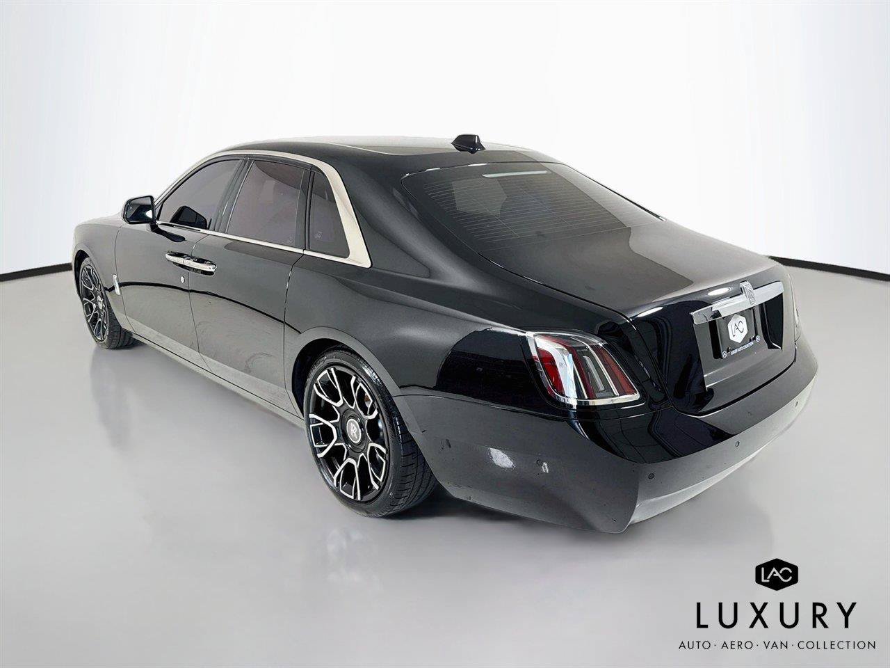 Used 2025 Rolls-Royce Ghost AWD/4WD image 9