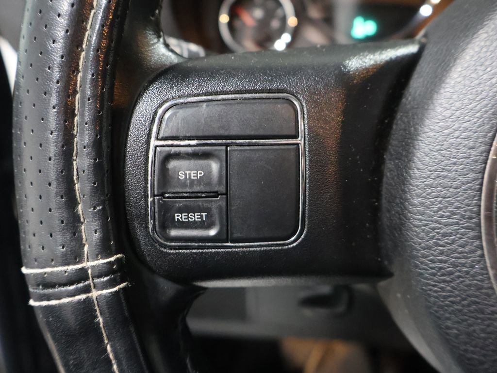 Used 2016 Jeep Wrangler Unlimited Sahara image 30