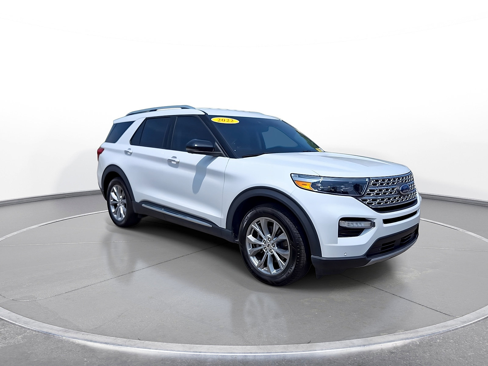 Used 2022 Ford Explorer Limited w/ Equipment Group 301A RWD image 2