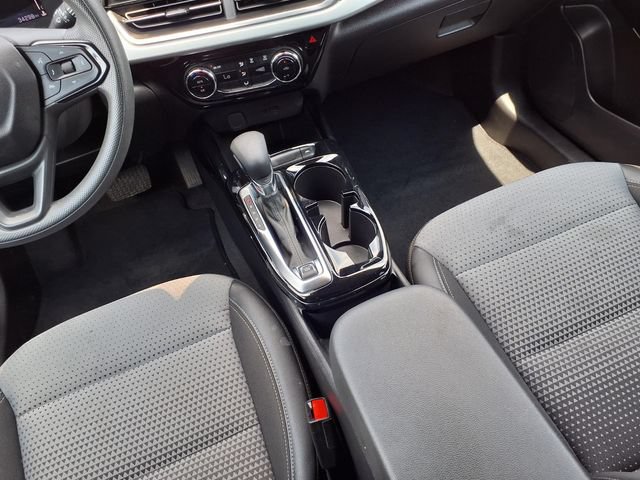Certified 2025 Chevrolet Trax LT FWD image 9