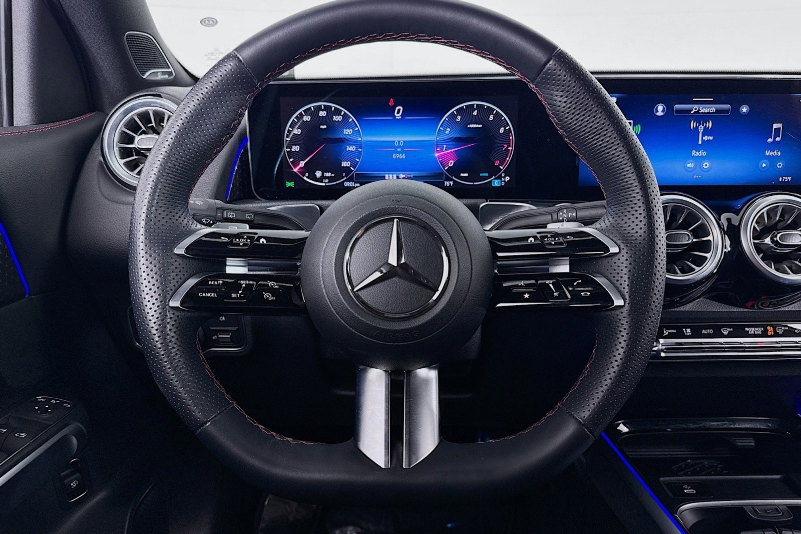 Used 2025 Mercedes-Benz GLB 250 GLB 250 image 18