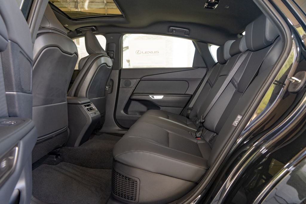 New 2026 Lexus ES 350h AWD image 16