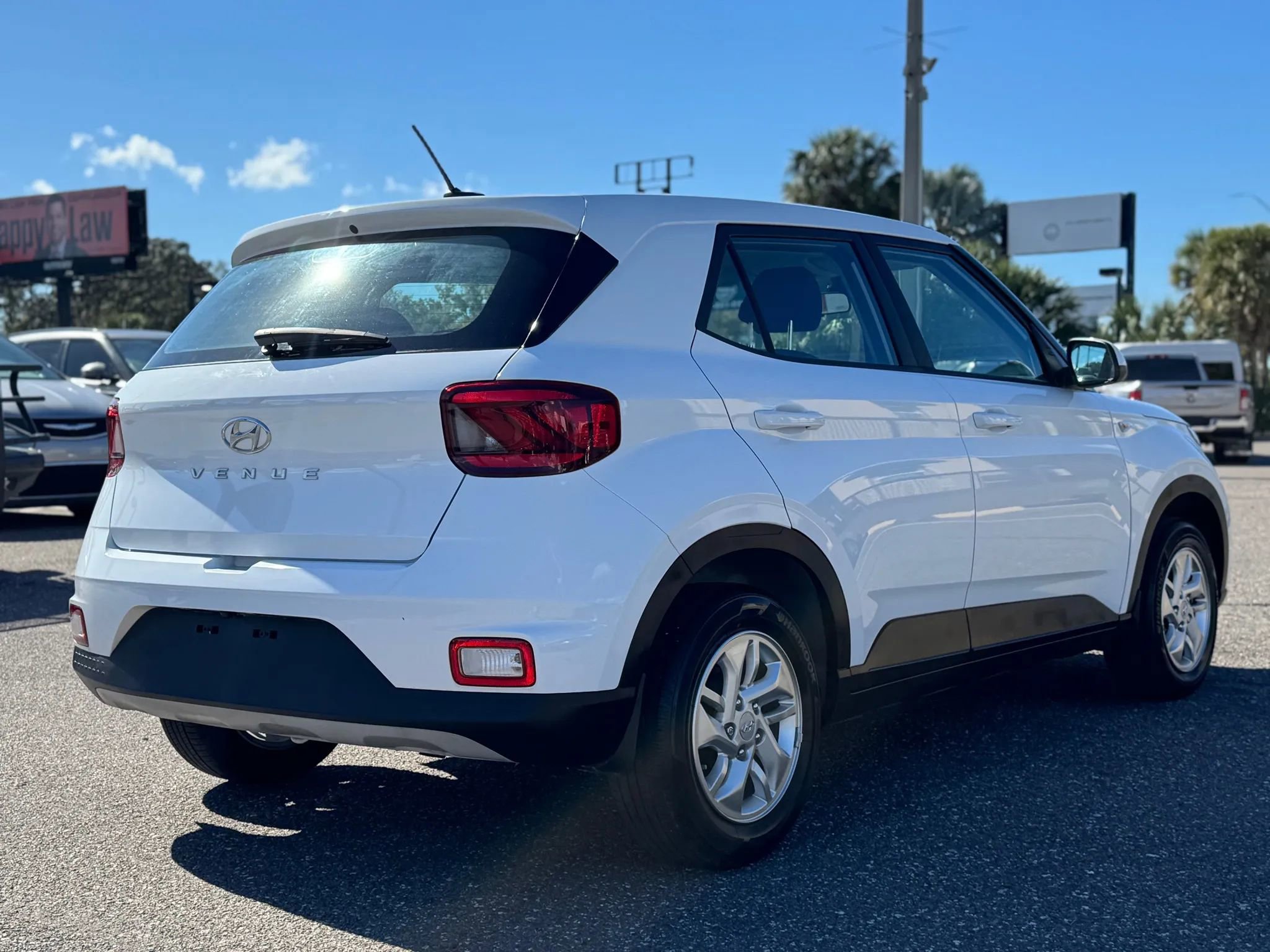 Used 2023 Hyundai Venue SE image 5