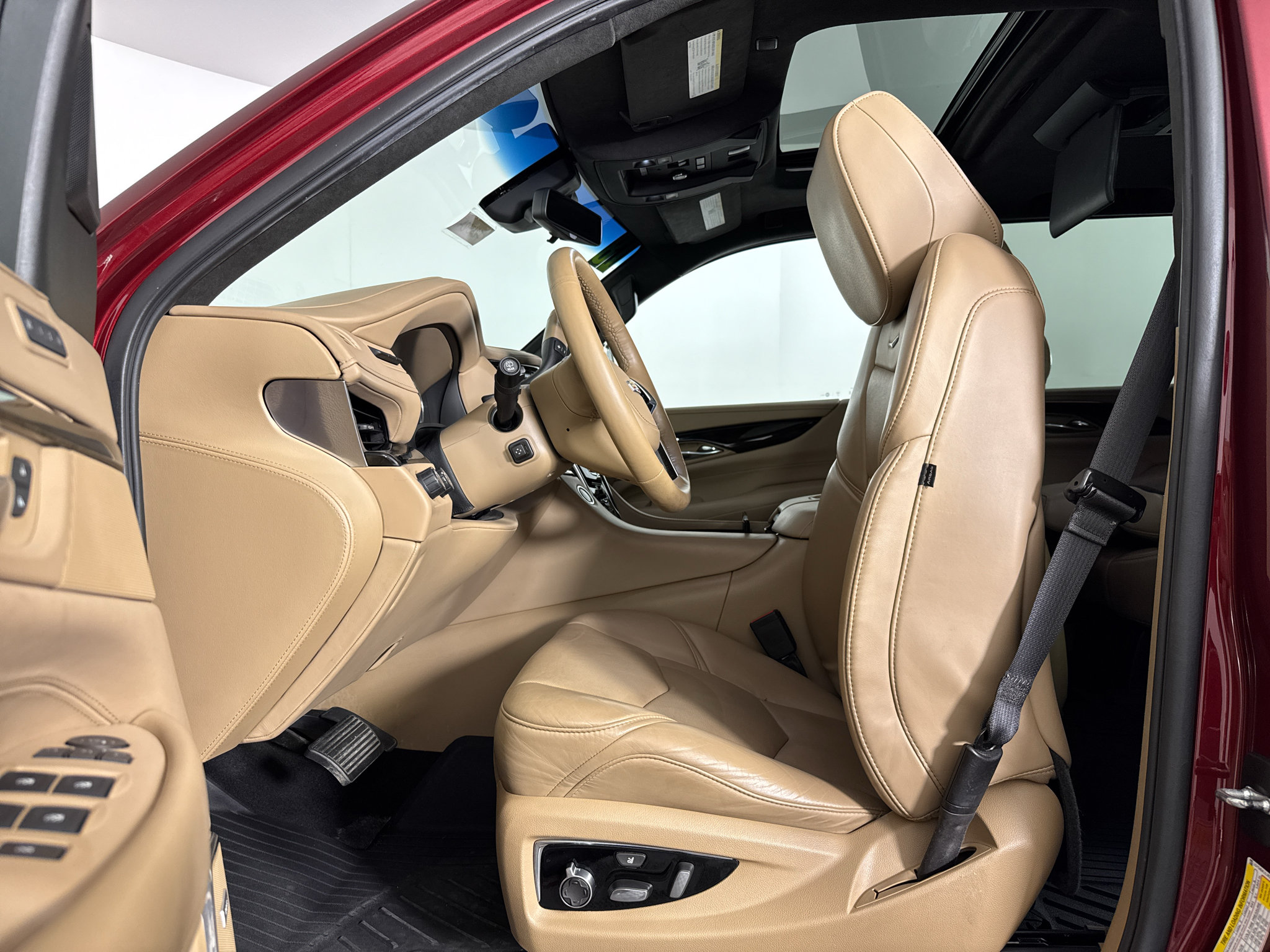 Used 2018 Cadillac Escalade Platinum AWD/4WD image 5