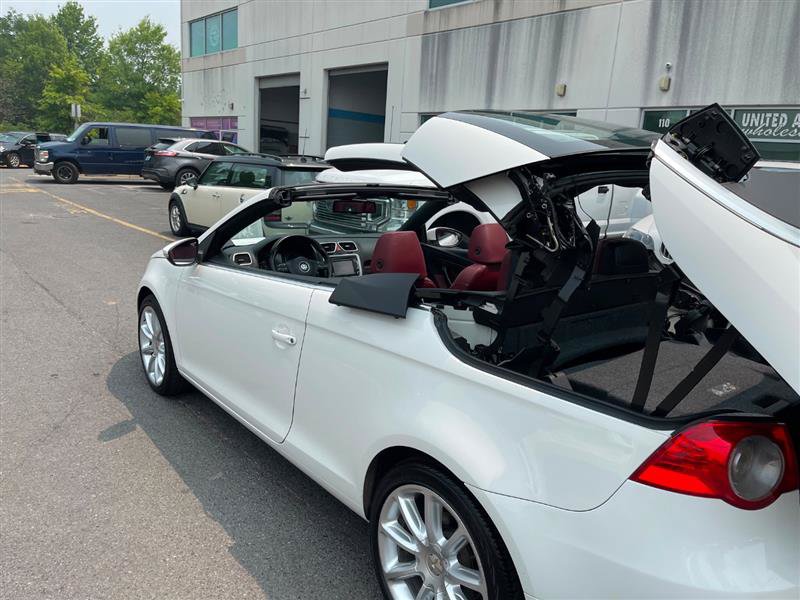 Used 2011 Volkswagen Eos Lux FWD image 43