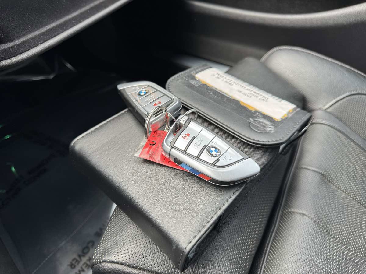 Used 2020 BMW 740i w/ M Sport Package image 29