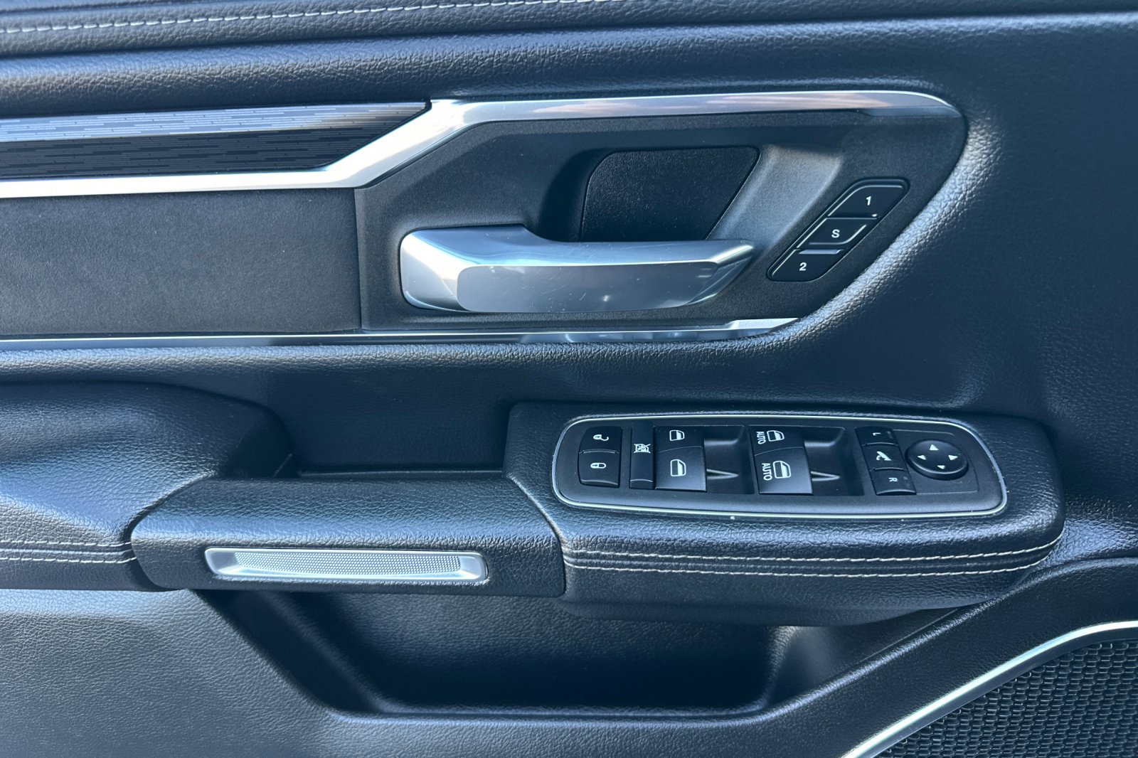 Used 2024 RAM 1500 Laramie image 11