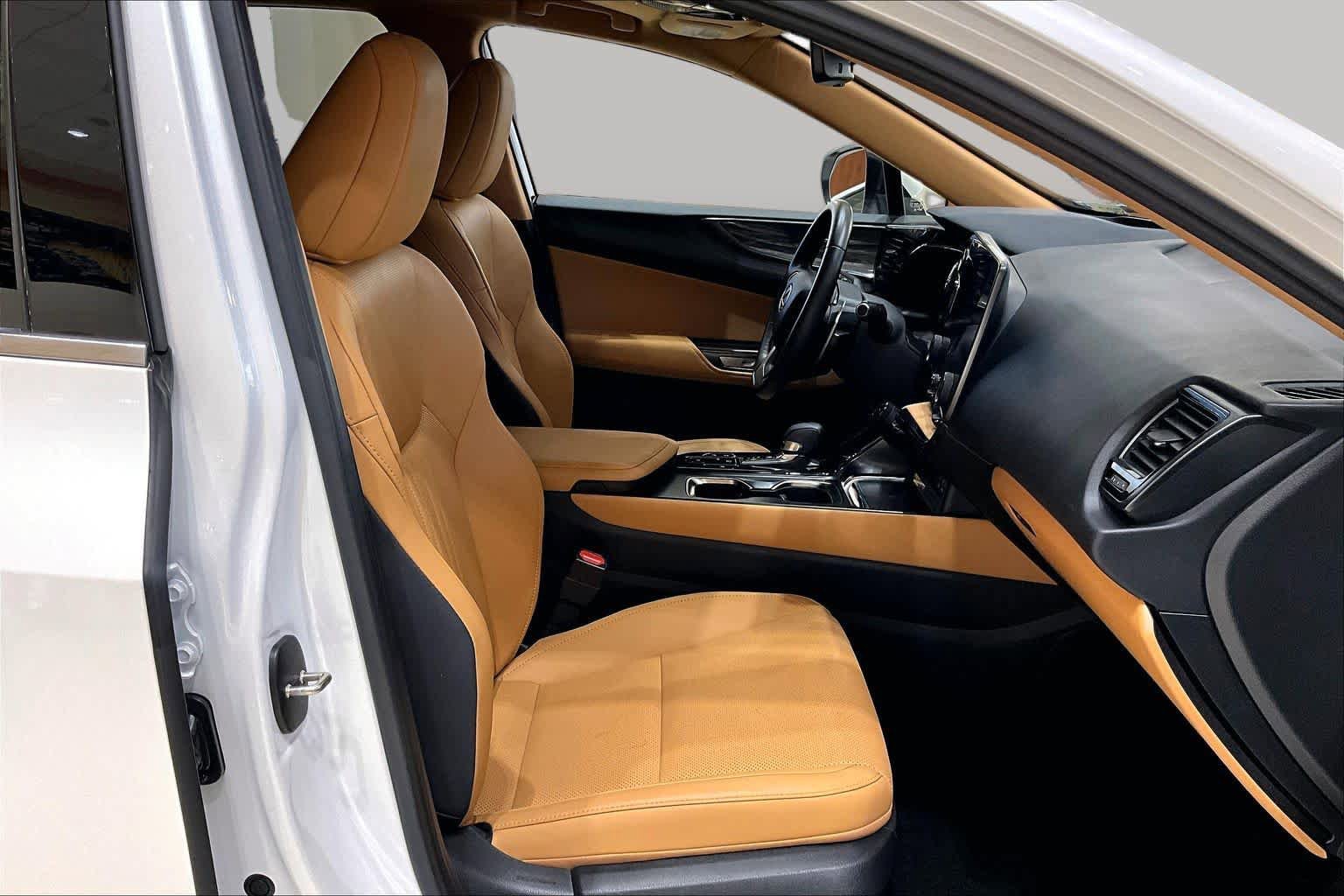 Used 2025 Lexus NX 350h AWD w/ Premium Package image 8