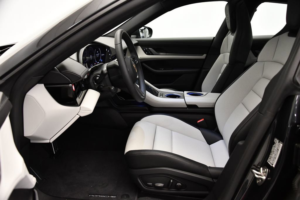 Used 2025 Porsche Taycan image 38