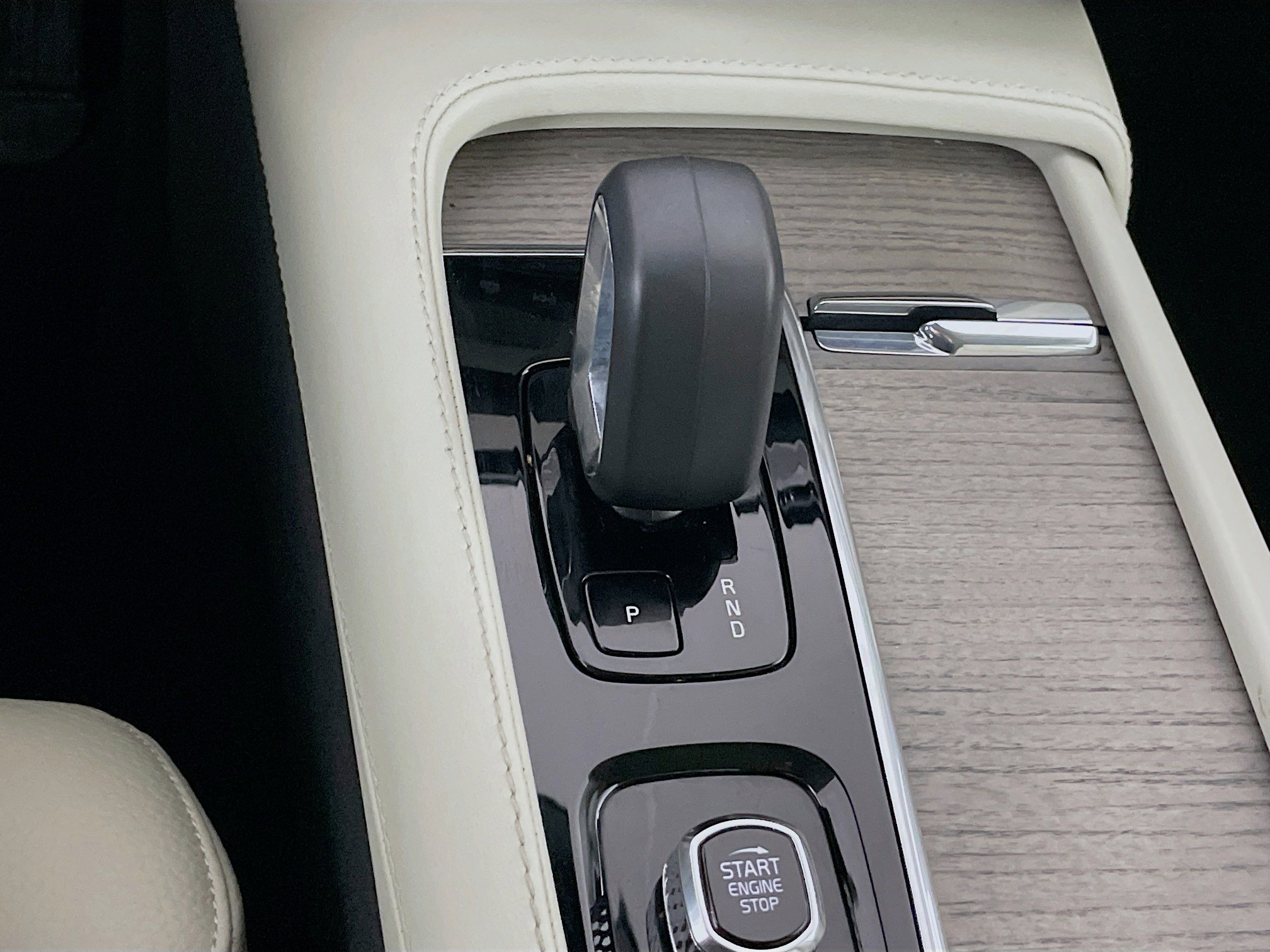 Used 2024 Volvo XC90 B5 Plus image 25