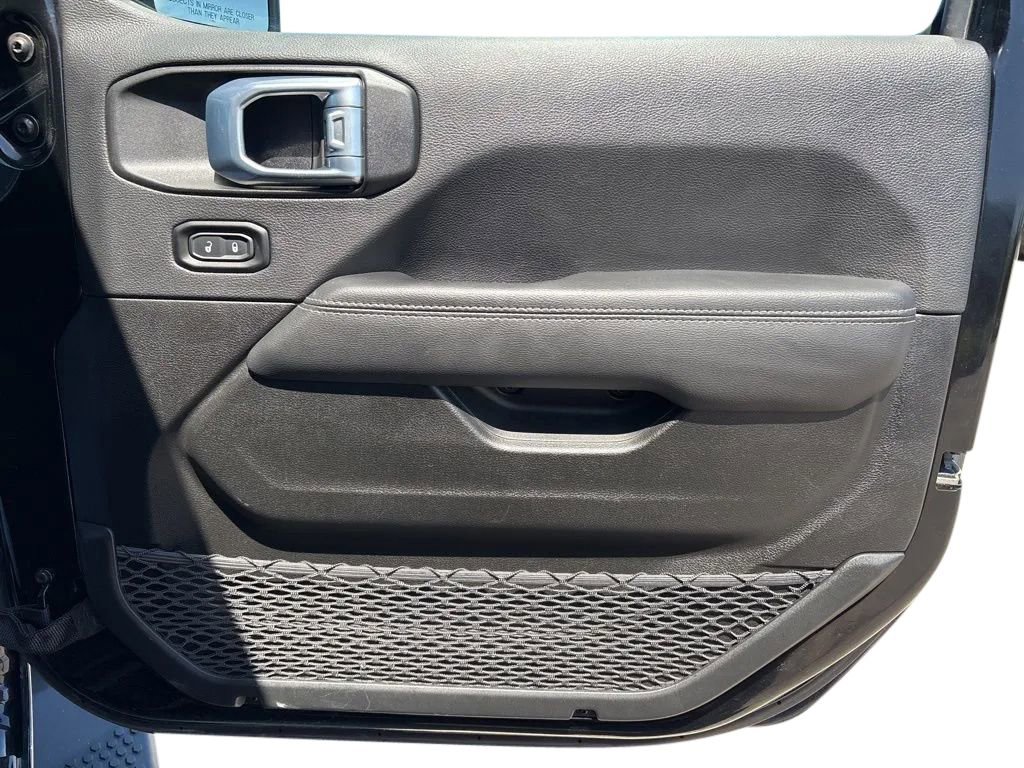 Used 2021 Jeep Wrangler Unlimited Sahara AWD/4WD image 28