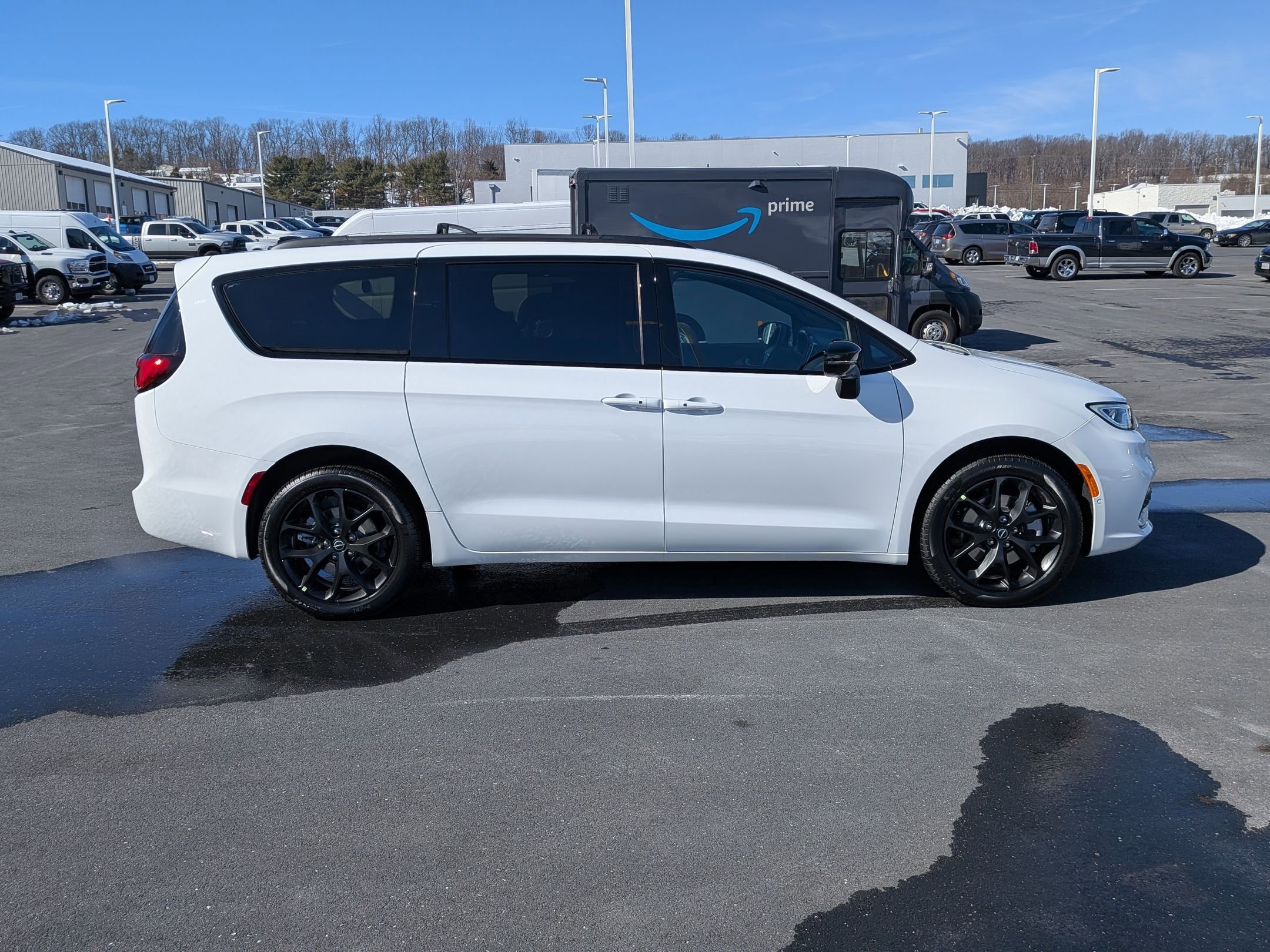 New 2026 Chrysler Pacifica Select image 4