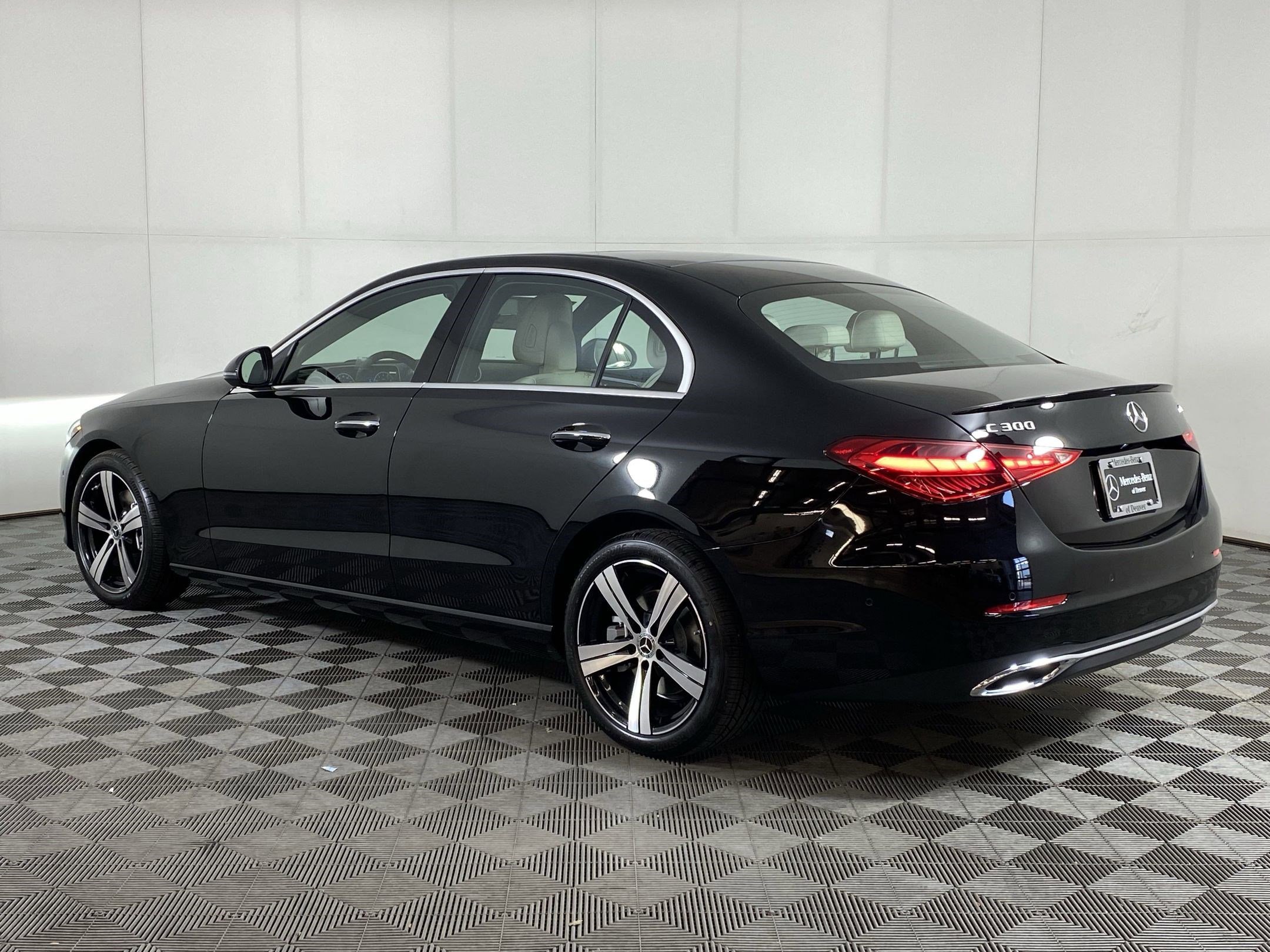 Used 2025 Mercedes-Benz C 300 4MATIC Sedan image 3