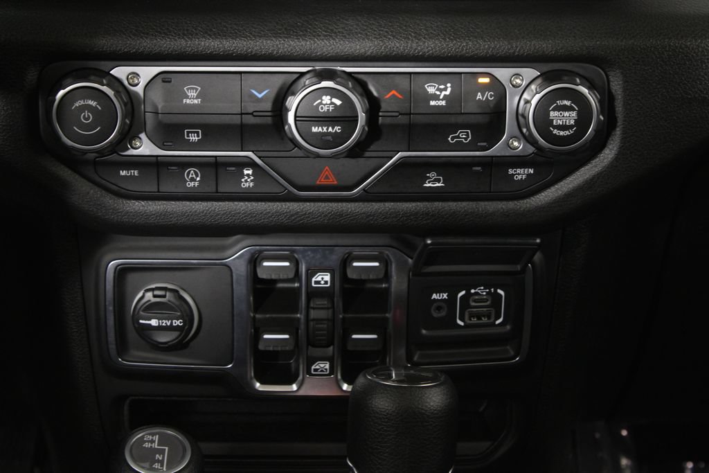 Used 2025 Jeep Gladiator Sport AWD/4WD image 19