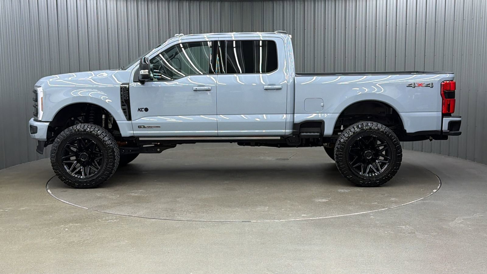 Used 2025 Ford F250 Platinum image 2