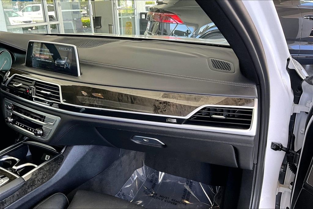 Used 2017 BMW 740e xDrive AWD/4WD image 26