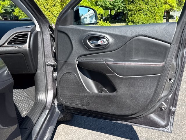 Used 2021 Jeep Cherokee Trailhawk AWD/4WD image 22