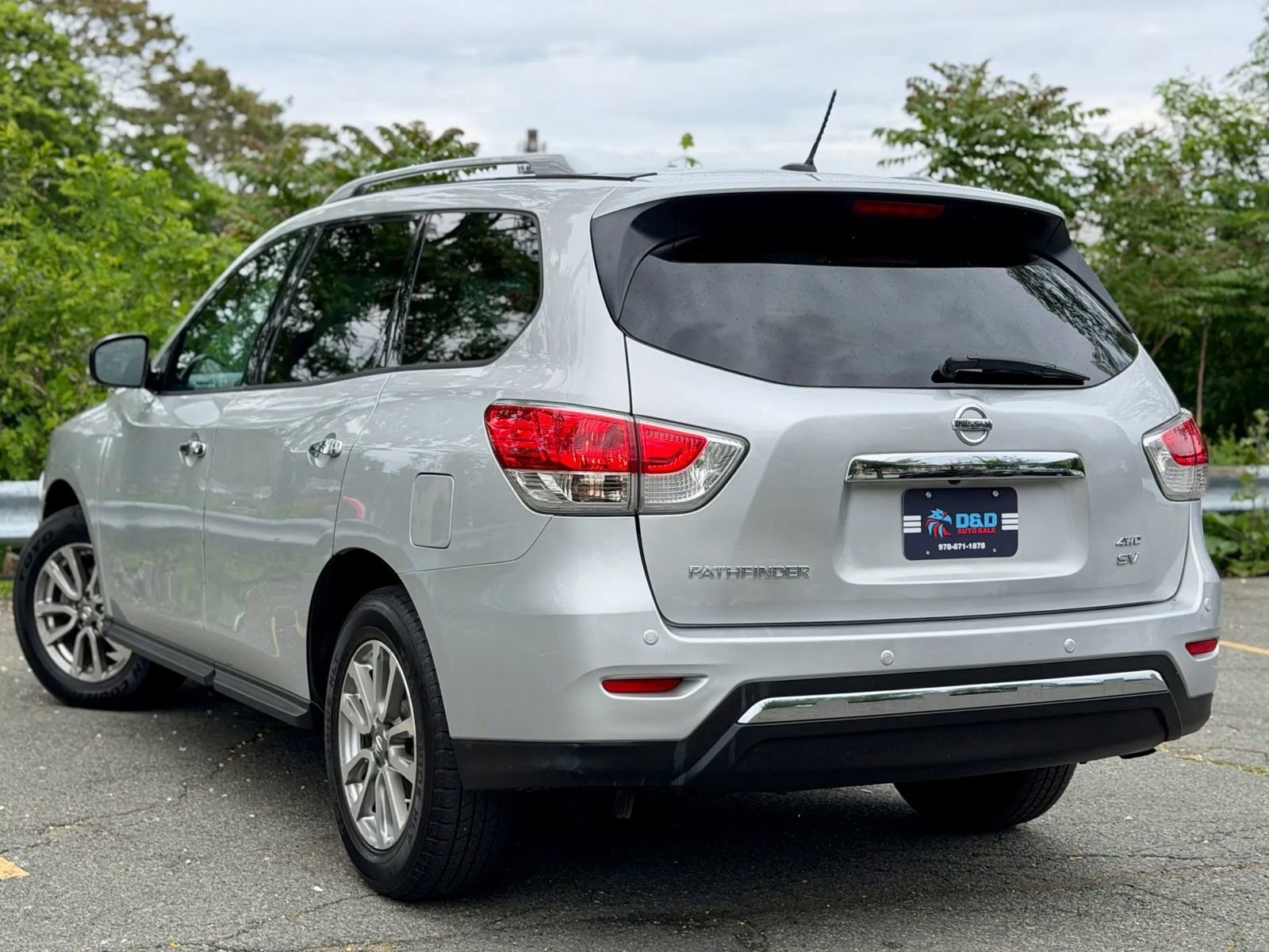 Used 2015 Nissan Pathfinder SV AWD/4WD image 3