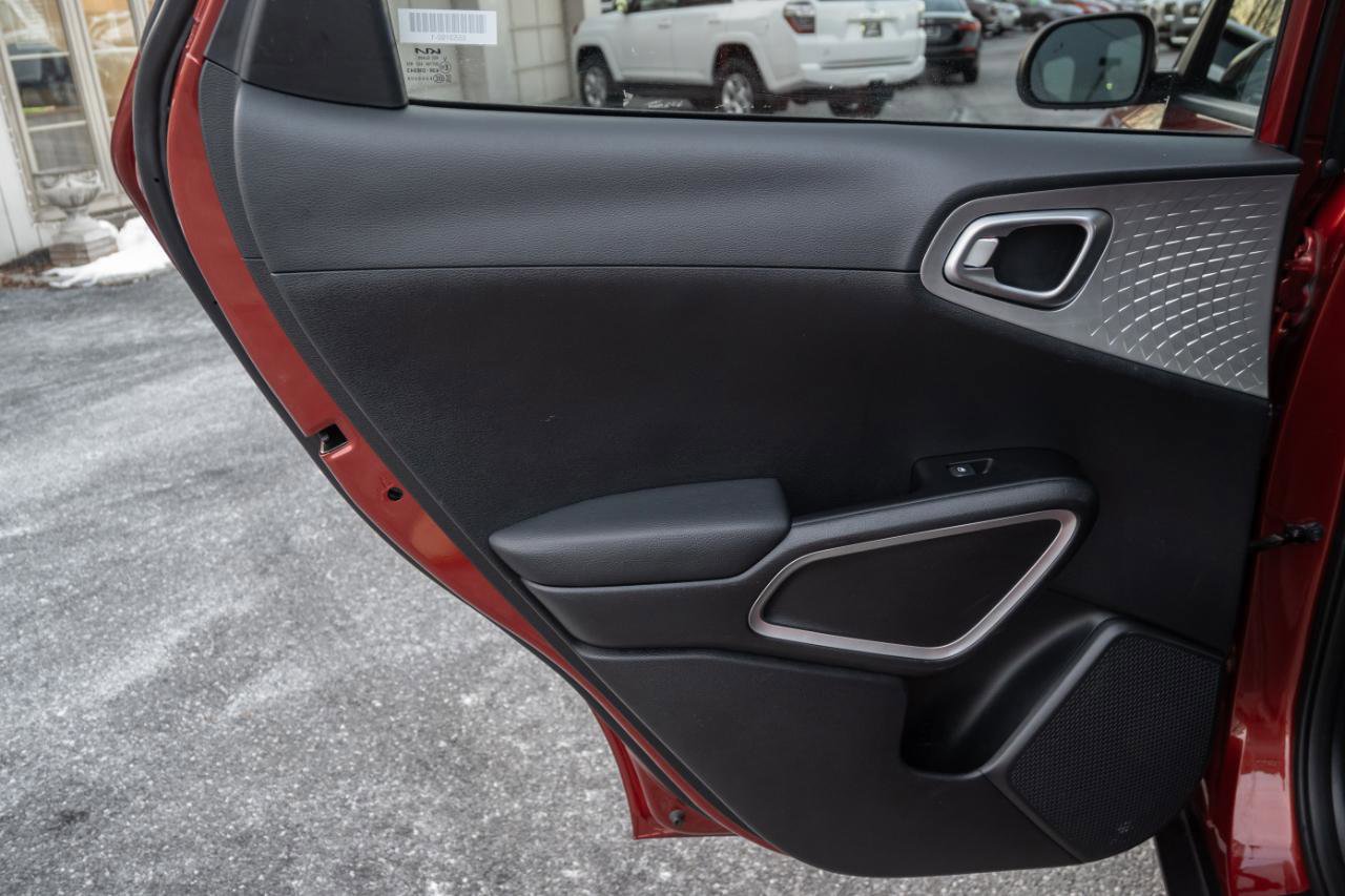 Used 2024 Kia Soul LX w/ Option Group 015 FWD image 21