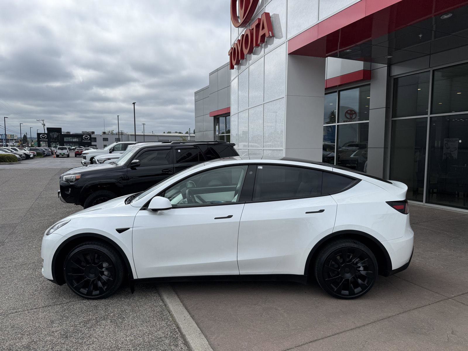 Used 2022 Tesla Model Y Long Range AWD/4WD image 19