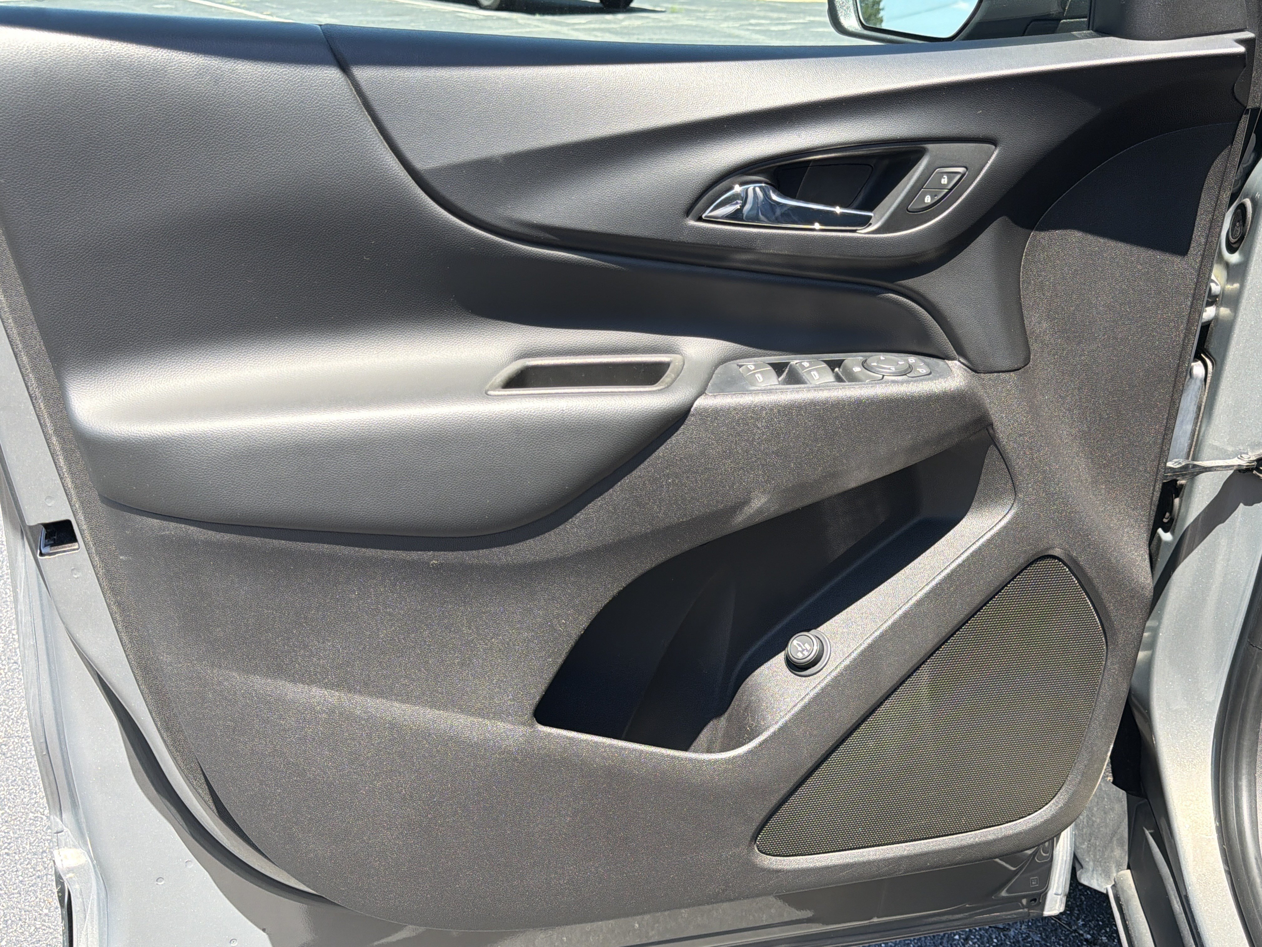 Used 2018 Chevrolet Equinox LT FWD image 10
