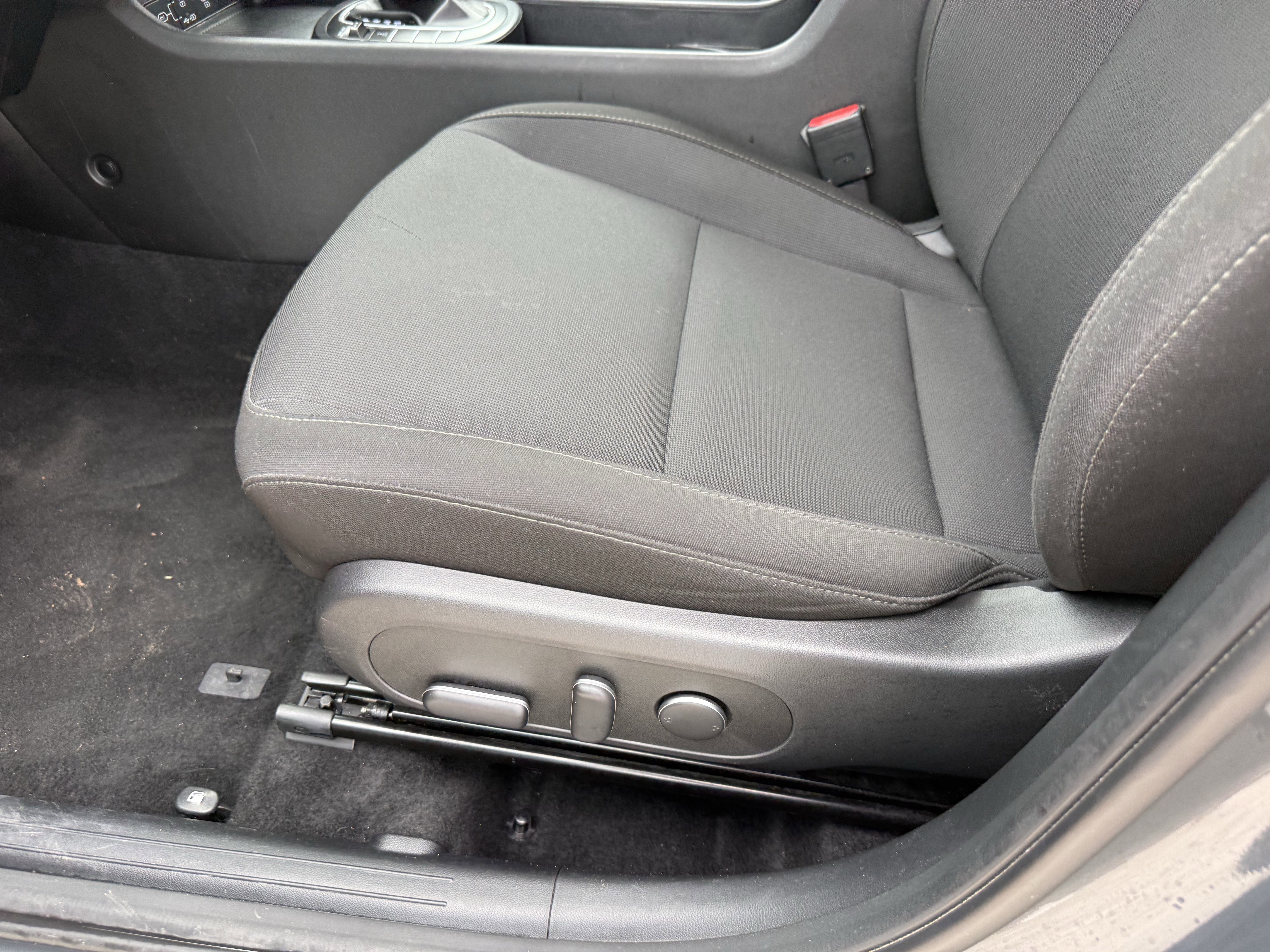 Used 2025 Hyundai Kona SEL AWD/4WD image 28