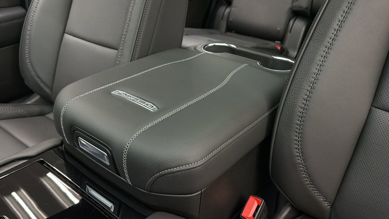 Used 2026 GMC Yukon Denali w/ Sun & Power Step Package AWD/4WD image 33