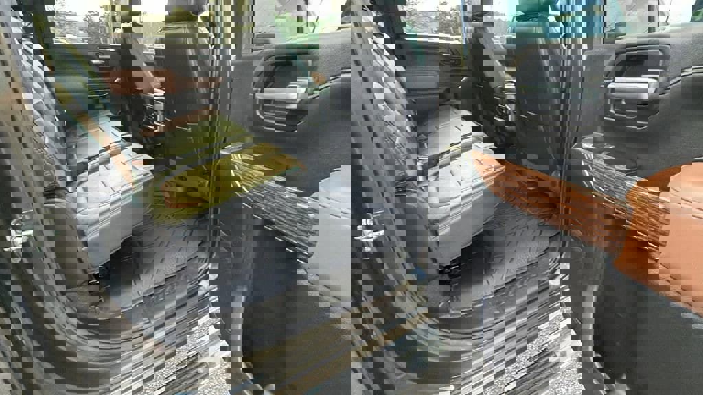 Used 2022 Chevrolet Silverado 3500 High Country w/ Z71 Off-Road Package image 18