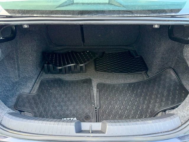 Used 2021 Volkswagen Jetta R-Line w/ R-Line Cold Weather Package FWD image 6