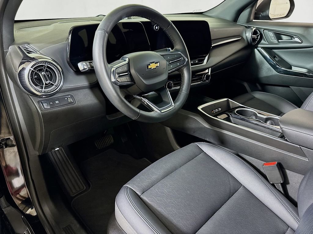 Used 2025 Chevrolet Equinox LT w/ Convenience Package II image 7