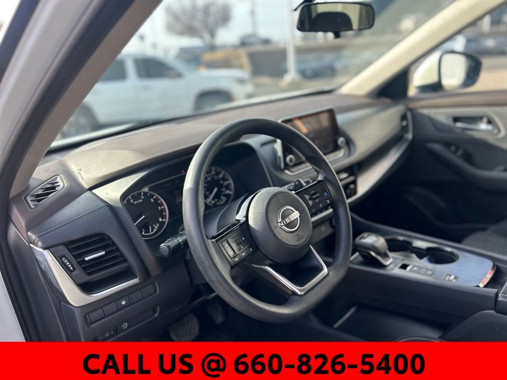 Used 2023 Nissan Rogue SV image 11