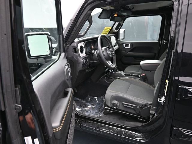 Used 2025 Jeep Wrangler Sahara image 11