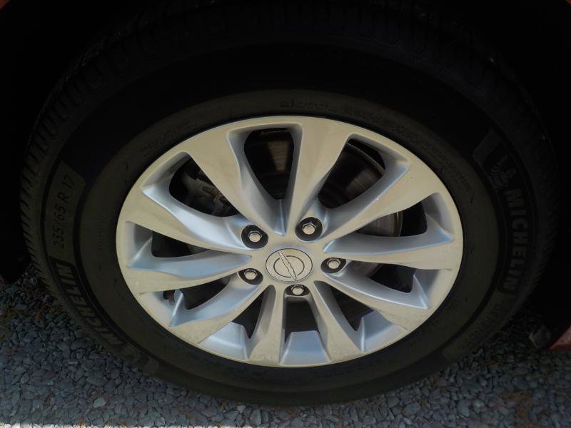 Used 2018 Chrysler Pacifica Touring-L image 28