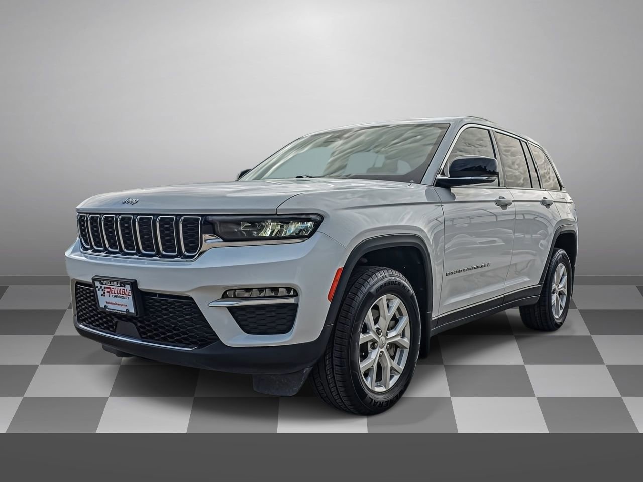 Used 2023 Jeep Grand Cherokee Limited w/ MOPAR Finishing Package AWD/4WD image 3