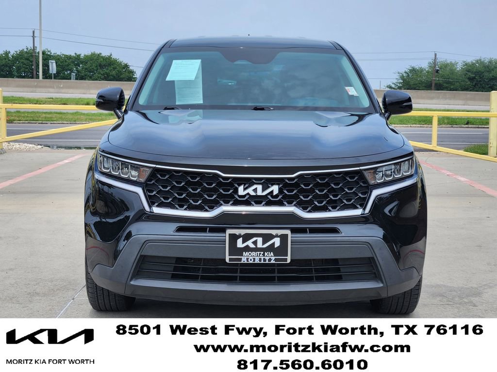 Used 2023 Kia Sorento LX FWD image 2