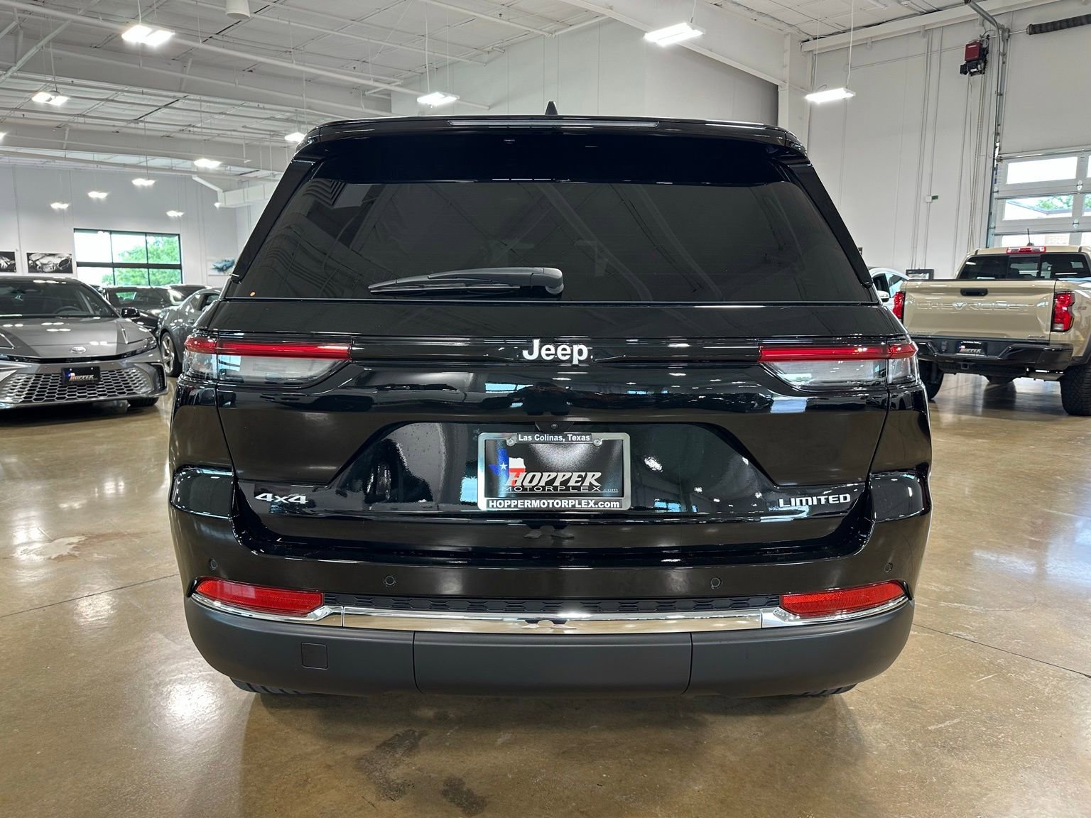 Used 2025 Jeep Grand Cherokee Limited AWD/4WD image 6