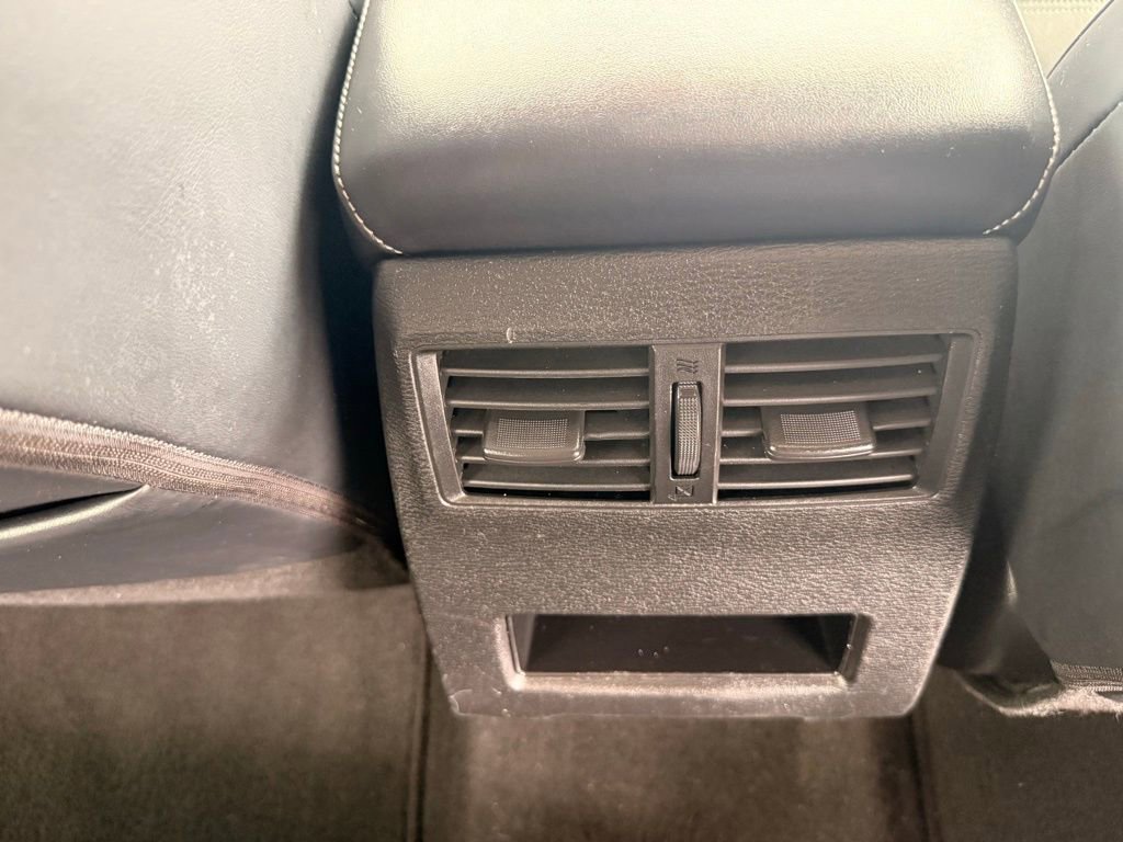 Used 2024 Mitsubishi Outlander SE image 17