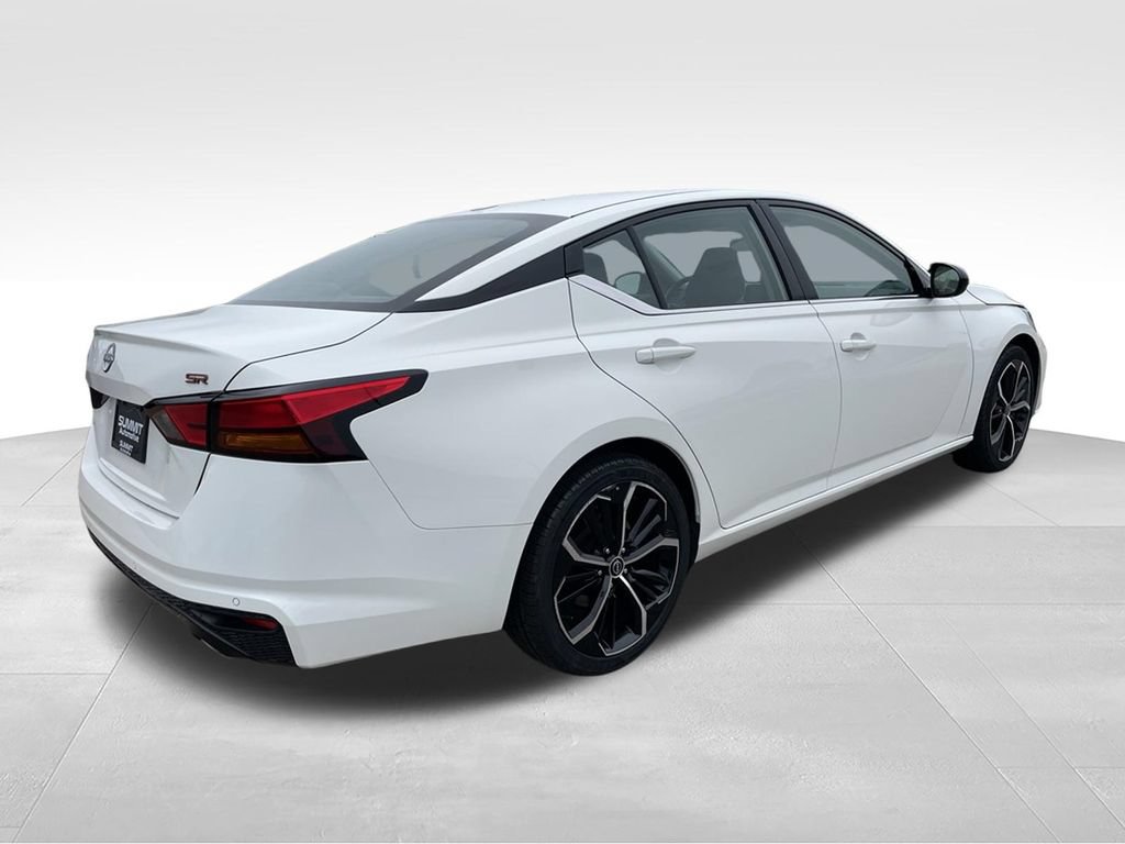Used 2024 Nissan Altima 2.5 SR FWD image 3