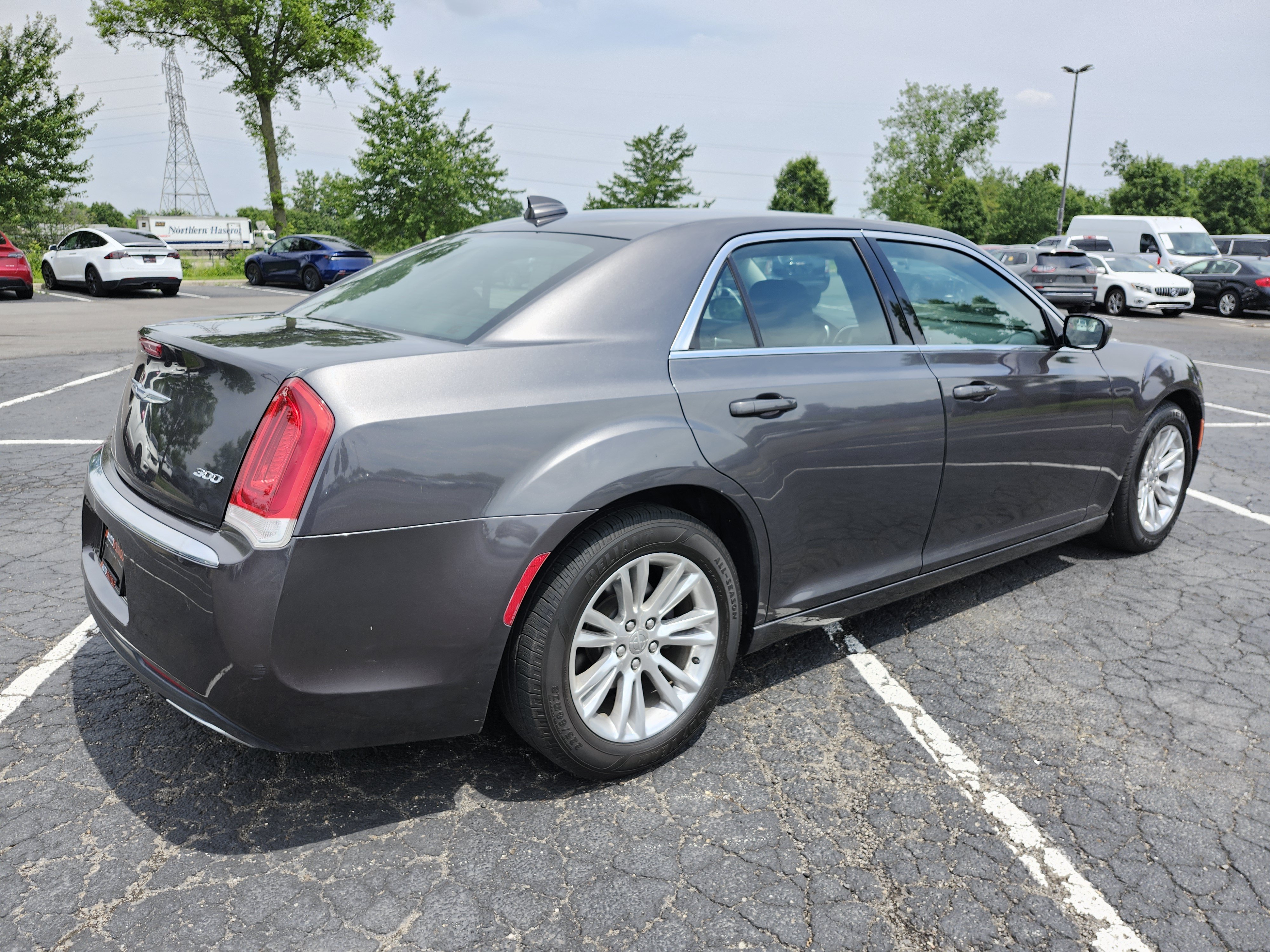 Used 2018 Chrysler 300 Touring w/ Driver Convenience Group RWD image 15