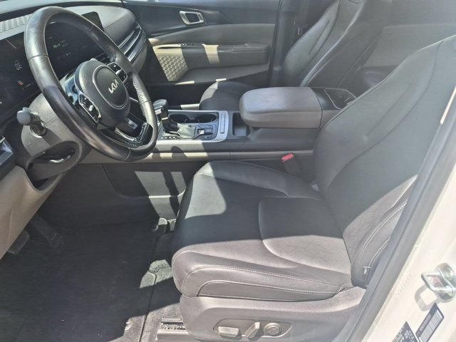 Used 2025 Kia Carnival FWD image 25